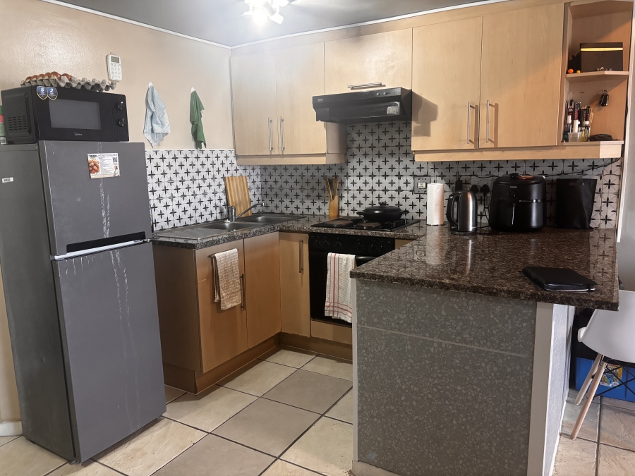 To Let 1 Bedroom Property for Rent in Muizenberg Western Cape
